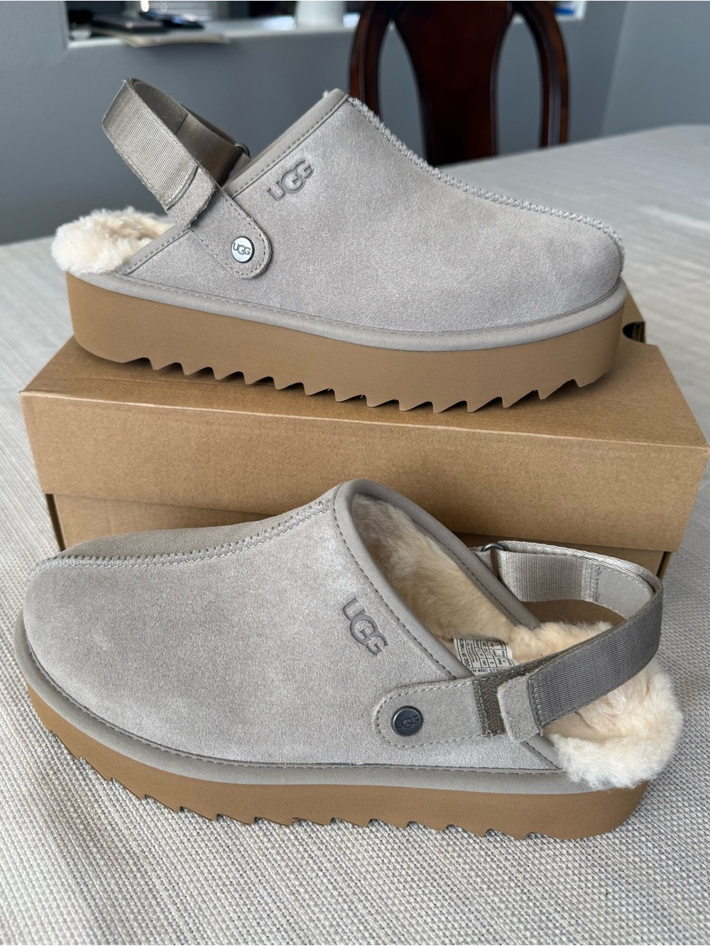 UGG LANAH CLOGS PLATFORM SLIPPERS